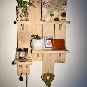 Repurposed Pallet Shelves